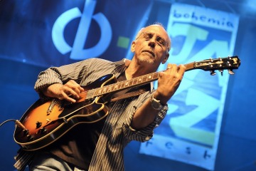 Larry Carlton BJF 2010